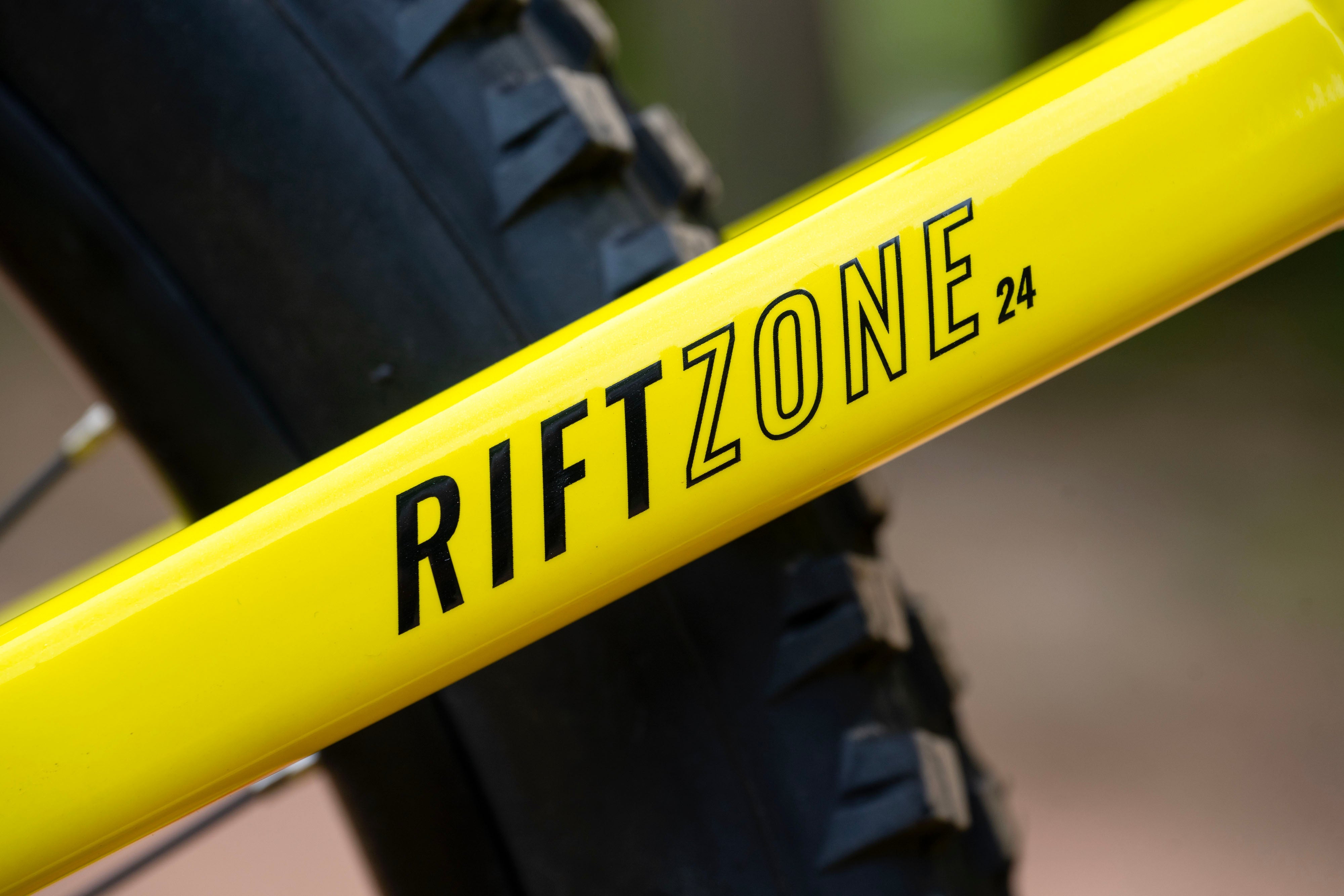 2025.1 RIFT ZONE JR 24