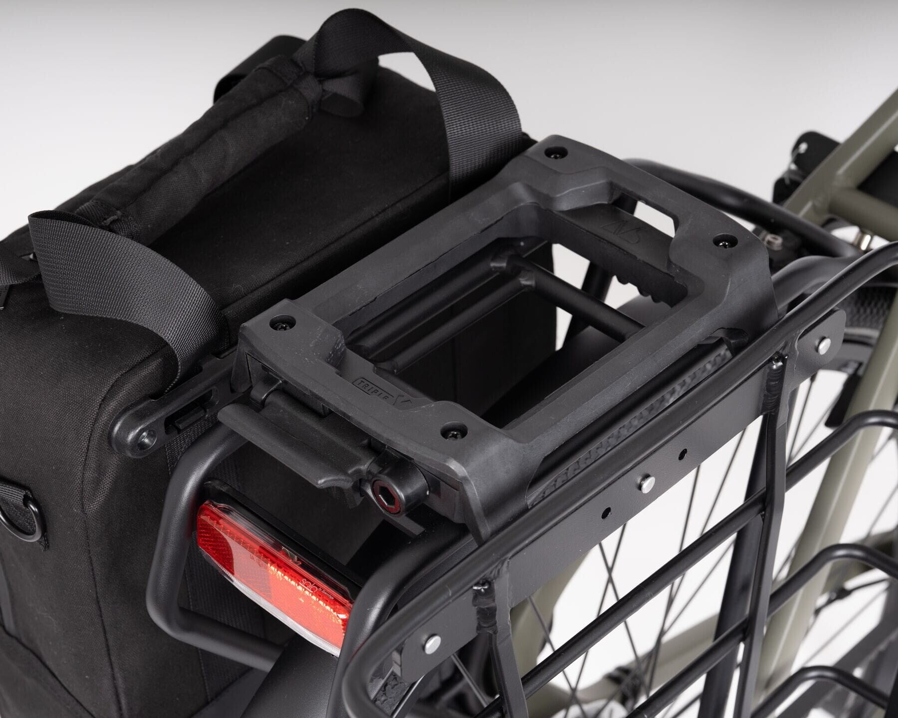AVS PREMIUM Triple-X Locking Interface